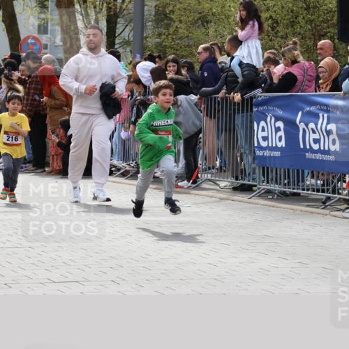 12.04.2026 - 45. Internationalen Wilhelmsburger Insellauf Strokosch-Dieckow http://msf.ph/oto/9489274 12.04.2026 14:09:22 Ziel 927, 215, 577, 223, 271, 691, 1511, 252, 270, 220, 219, 216 meine-sportfotos.de