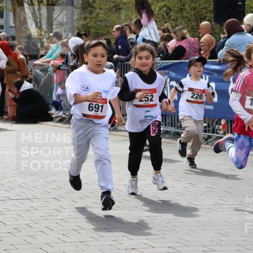 12.04.2026 - 45. Internationalen Wilhelmsburger Insellauf Strokosch-Dieckow http://msf.ph/oto/9489293 12.04.2026 14:09:20 Ziel 12, 911, 741, 1502, 927, 215, 577, 223, 271, 691, 1511, 252, 270, 220, 219 meine-sportfotos.de