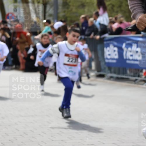 12.04.2026 - 45. Internationalen Wilhelmsburger Insellauf Strokosch-Dieckow http://msf.ph/oto/9489352 12.04.2026 14:09:19 Ziel 947, 180, 12, 911, 741, 1502, 927, 215, 577, 223, 271, 691, 1511, 252, 270, 220, 219 meine-sportfotos.de