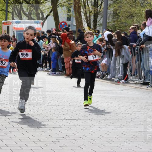 12.04.2026 - 45. Internationalen Wilhelmsburger Insellauf Strokosch-Dieckow http://msf.ph/oto/9489462 12.04.2026 14:09:09 Ziel 50, 256, 214, 939, 274, 191, 1075, 52, 247, 453, 273, 955, 786, 947, 180, 12, 911, 741, 1502 meine-sportfotos.de