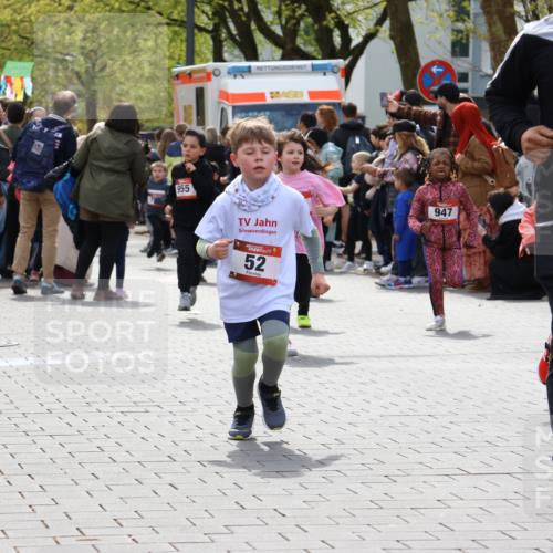 12.04.2026 - 45. Internationalen Wilhelmsburger Insellauf Strokosch-Dieckow http://msf.ph/oto/9489466 12.04.2026 14:09:05 Ziel 928, 953, 614, 235, 50, 256, 214, 939, 274, 191, 1075, 52, 247, 453, 273, 955, 786 meine-sportfotos.de