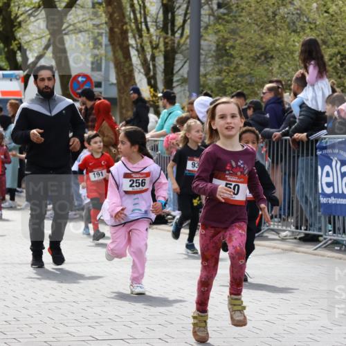 12.04.2026 - 45. Internationalen Wilhelmsburger Insellauf Strokosch-Dieckow http://msf.ph/oto/9489481 12.04.2026 14:09:02 Ziel 713, 547, 762, 281, 928, 953, 614, 235, 50, 256, 214, 939, 274, 191, 1075, 52, 247 meine-sportfotos.de
