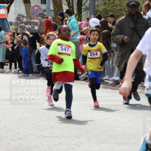 12.04.2026 - 45. Internationalen Wilhelmsburger Insellauf Strokosch-Dieckow http://msf.ph/oto/9489514 12.04.2026 14:08:54 Ziel 211, 711, 530, 91, 254, 1506, 266, 713, 547, 762, 281, 928, 953 meine-sportfotos.de