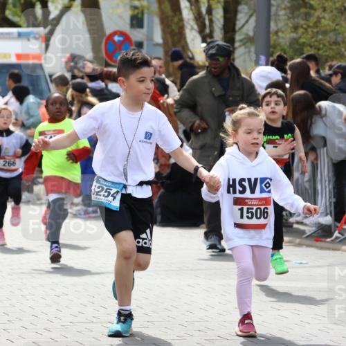 12.04.2026 - 45. Internationalen Wilhelmsburger Insellauf Strokosch-Dieckow http://msf.ph/oto/9489518 12.04.2026 14:08:53 Ziel 754, 211, 711, 530, 91, 254, 1506, 266, 713, 547, 762, 281, 928 meine-sportfotos.de