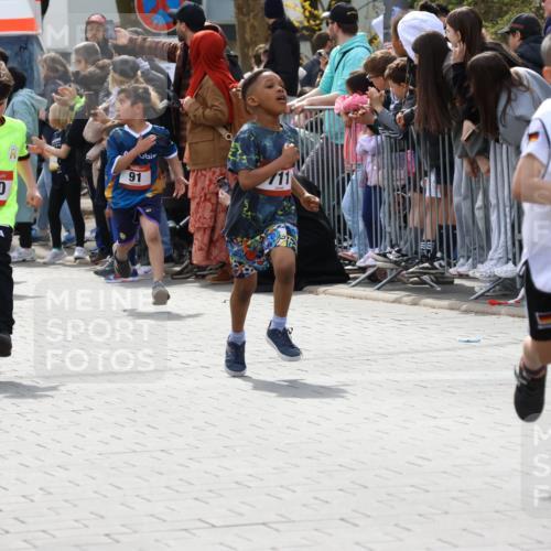 12.04.2026 - 45. Internationalen Wilhelmsburger Insellauf Strokosch-Dieckow http://msf.ph/oto/9489535 12.04.2026 14:08:49 Ziel 774, 919, 754, 211, 711, 530, 91, 254, 1506, 266 meine-sportfotos.de