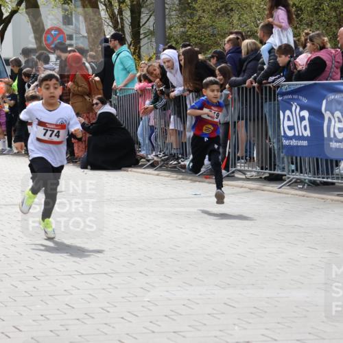 12.04.2026 - 45. Internationalen Wilhelmsburger Insellauf Strokosch-Dieckow http://msf.ph/oto/9489560 12.04.2026 14:08:42 Ziel 1057, 232, 749, 967, 774, 919, 754 meine-sportfotos.de