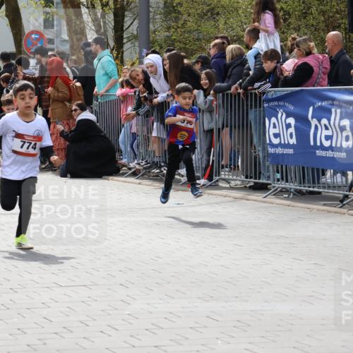 12.04.2026 - 45. Internationalen Wilhelmsburger Insellauf Strokosch-Dieckow http://msf.ph/oto/9489561 12.04.2026 14:08:42 Ziel 1057, 232, 749, 967, 774, 919, 754 meine-sportfotos.de