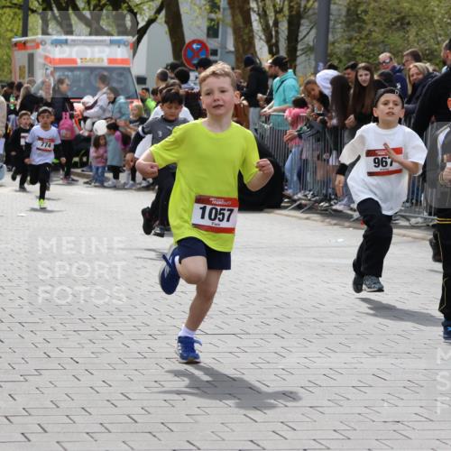 12.04.2026 - 45. Internationalen Wilhelmsburger Insellauf Strokosch-Dieckow http://msf.ph/oto/9489582 12.04.2026 14:08:38 Ziel 175, 174, 653, 143, 1057, 232, 749, 967, 774 meine-sportfotos.de