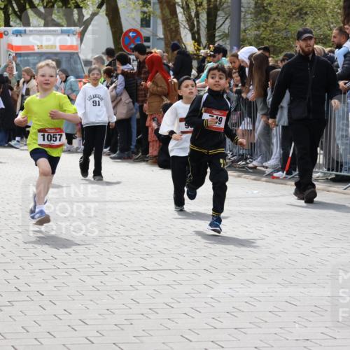 12.04.2026 - 45. Internationalen Wilhelmsburger Insellauf Strokosch-Dieckow http://msf.ph/oto/9489585 12.04.2026 14:08:37 Ziel 782, 258, 175, 174, 653, 143, 1057, 232, 749, 967, 774 meine-sportfotos.de