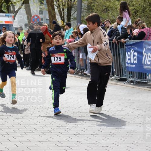 12.04.2026 - 45. Internationalen Wilhelmsburger Insellauf Strokosch-Dieckow http://msf.ph/oto/9489604 12.04.2026 14:08:33 Ziel 1505, 782, 258, 175, 174, 653, 143, 1057, 232 meine-sportfotos.de