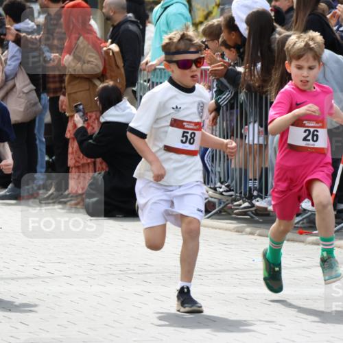 12.04.2026 - 45. Internationalen Wilhelmsburger Insellauf Strokosch-Dieckow http://msf.ph/oto/9489629 12.04.2026 14:08:24 Ziel 1509, 58, 26, 716, 1505 meine-sportfotos.de