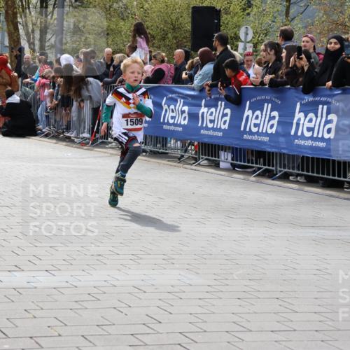 12.04.2026 - 45. Internationalen Wilhelmsburger Insellauf Strokosch-Dieckow http://msf.ph/oto/9489649 12.04.2026 14:08:18 Ziel 788, 1510, 1509 meine-sportfotos.de