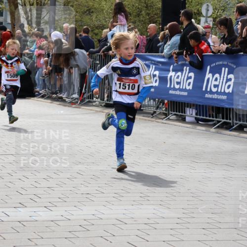 12.04.2026 - 45. Internationalen Wilhelmsburger Insellauf Strokosch-Dieckow http://msf.ph/oto/9489650 12.04.2026 14:08:17 Ziel 1523, 788, 1510, 1509 meine-sportfotos.de