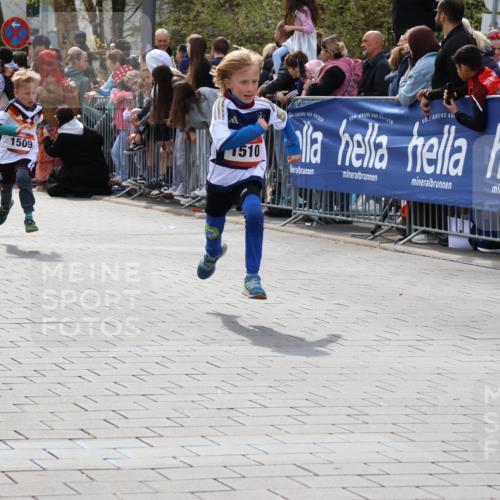 12.04.2026 - 45. Internationalen Wilhelmsburger Insellauf Strokosch-Dieckow http://msf.ph/oto/9489655 12.04.2026 14:08:17 Ziel 1523, 788, 1510, 1509 meine-sportfotos.de