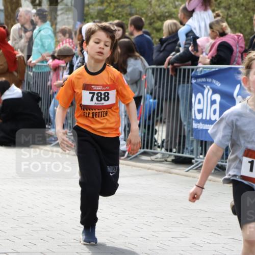 12.04.2026 - 45. Internationalen Wilhelmsburger Insellauf Strokosch-Dieckow http://msf.ph/oto/9489657 12.04.2026 14:08:11 Ziel 1523, 788, 1510 meine-sportfotos.de