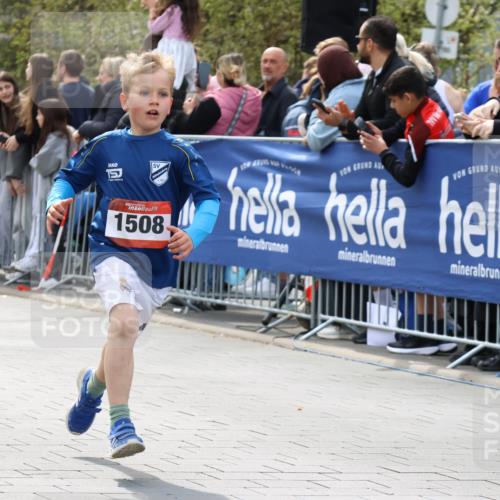 12.04.2026 - 45. Internationalen Wilhelmsburger Insellauf Strokosch-Dieckow http://msf.ph/oto/9489681 12.04.2026 14:08:04 Ziel 15, 1508 meine-sportfotos.de