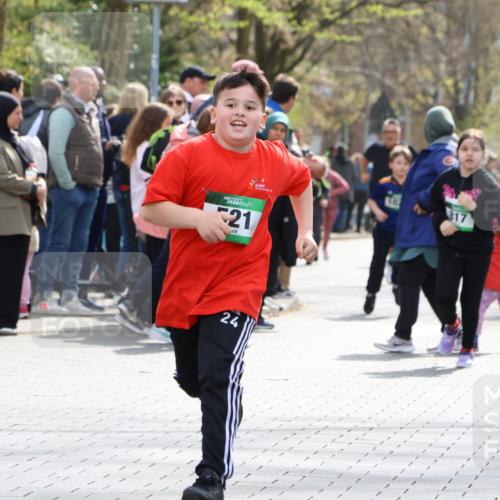 12.04.2026 - 45. Internationalen Wilhelmsburger Insellauf Strokosch-Dieckow http://msf.ph/oto/9489745 12.04.2026 14:36:13 Ziel 820, 328, 1025, 360, 325, 125, 827, 1024, 517, 521 meine-sportfotos.de