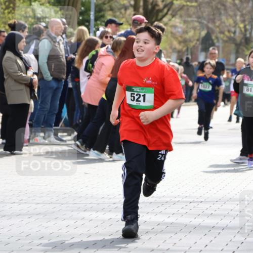 12.04.2026 - 45. Internationalen Wilhelmsburger Insellauf Strokosch-Dieckow http://msf.ph/oto/9489749 12.04.2026 14:36:13 Ziel 820, 328, 1025, 360, 325, 125, 827, 1024, 517, 521 meine-sportfotos.de