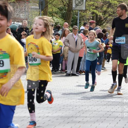 12.04.2026 - 45. Internationalen Wilhelmsburger Insellauf Strokosch-Dieckow http://msf.ph/oto/9489835 12.04.2026 14:35:41 Ziel 364, 425, 813, 674, 1724, 118, 322, 525, 77, 549, 1729, 606, 13, 850, 481, 81 meine-sportfotos.de