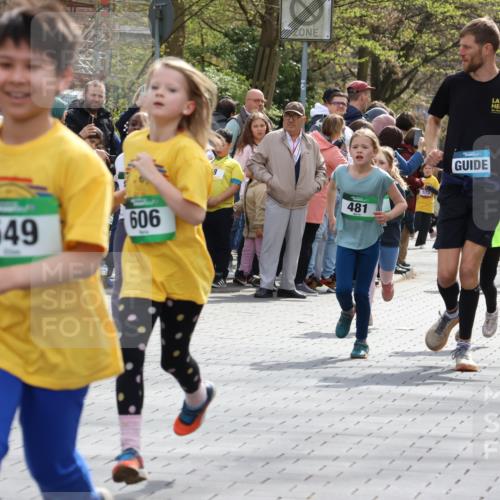 12.04.2026 - 45. Internationalen Wilhelmsburger Insellauf Strokosch-Dieckow http://msf.ph/oto/9489836 12.04.2026 14:35:41 Ziel 364, 425, 813, 674, 1724, 118, 322, 525, 77, 549, 1729, 606, 13, 850, 481, 81 meine-sportfotos.de