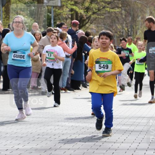 12.04.2026 - 45. Internationalen Wilhelmsburger Insellauf Strokosch-Dieckow http://msf.ph/oto/9489842 12.04.2026 14:35:38 Ziel 851, 515, 432, 513, 442, 603, 364, 425, 813, 674, 1724, 118, 322, 525, 77, 549, 1729, 606, 13 meine-sportfotos.de
