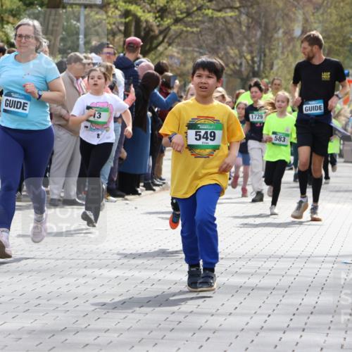 12.04.2026 - 45. Internationalen Wilhelmsburger Insellauf Strokosch-Dieckow http://msf.ph/oto/9489845 12.04.2026 14:35:38 Ziel 851, 515, 432, 513, 442, 603, 364, 425, 813, 674, 1724, 118, 322, 525, 77, 549, 1729, 606, 13 meine-sportfotos.de