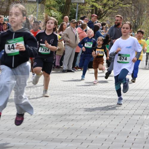 12.04.2026 - 45. Internationalen Wilhelmsburger Insellauf Strokosch-Dieckow http://msf.ph/oto/9489854 12.04.2026 14:35:35 Ziel 334, 514, 594, 680, 851, 515, 432, 513, 442, 603, 364, 425, 813, 674, 1724, 118, 322, 525, 77, 549 meine-sportfotos.de