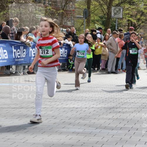 12.04.2026 - 45. Internationalen Wilhelmsburger Insellauf Strokosch-Dieckow http://msf.ph/oto/9489895 12.04.2026 14:35:23 Ziel 419, 80, 366, 574, 1017, 1717, 312, 340, 848, 1728, 474, 484, 137, 582, 334 meine-sportfotos.de