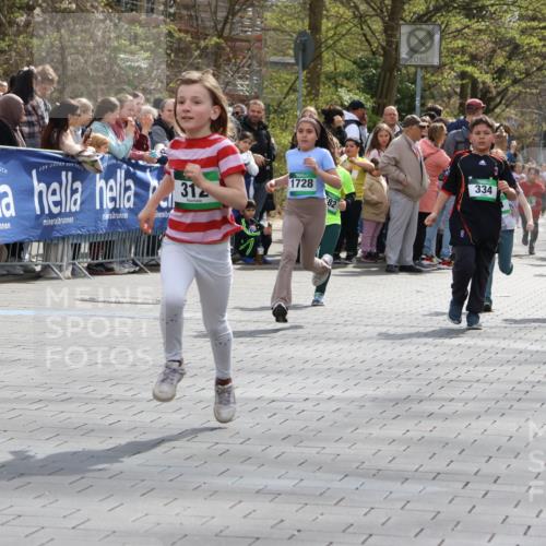 12.04.2026 - 45. Internationalen Wilhelmsburger Insellauf Strokosch-Dieckow http://msf.ph/oto/9489897 12.04.2026 14:35:23 Ziel 419, 80, 366, 574, 1017, 1717, 312, 340, 848, 1728, 474, 484, 137, 582, 334 meine-sportfotos.de