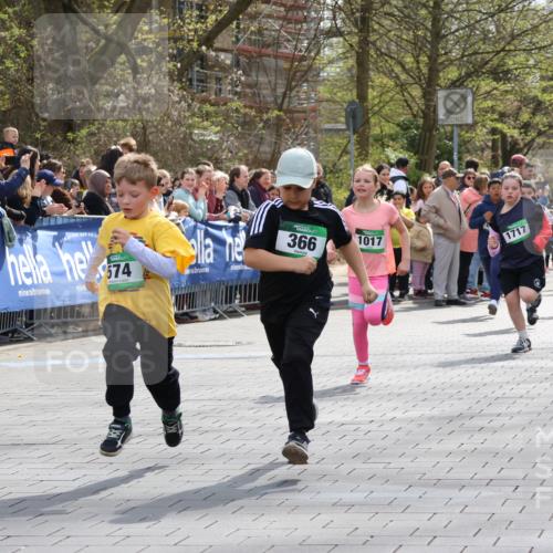 12.04.2026 - 45. Internationalen Wilhelmsburger Insellauf Strokosch-Dieckow http://msf.ph/oto/9489912 12.04.2026 14:35:19 Ziel 1703, 156, 659, 873, 142, 522, 1009, 419, 80, 366, 574, 1017, 1717, 312, 340, 848, 1728 meine-sportfotos.de