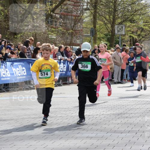 12.04.2026 - 45. Internationalen Wilhelmsburger Insellauf Strokosch-Dieckow http://msf.ph/oto/9489915 12.04.2026 14:35:19 Ziel 1703, 156, 659, 873, 142, 522, 1009, 419, 80, 366, 574, 1017, 1717, 312, 340, 848, 1728 meine-sportfotos.de