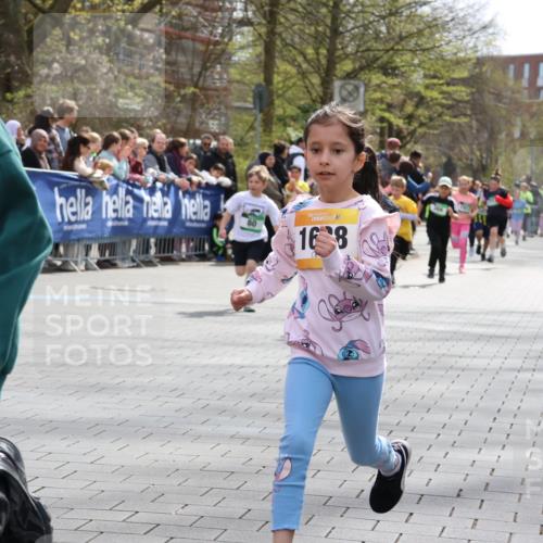 12.04.2026 - 45. Internationalen Wilhelmsburger Insellauf Strokosch-Dieckow http://msf.ph/oto/9489921 12.04.2026 14:35:15 Ziel 415, 1707, 846, 842, 1703, 156, 659, 873, 142, 522, 1009, 419, 80, 366, 574 meine-sportfotos.de