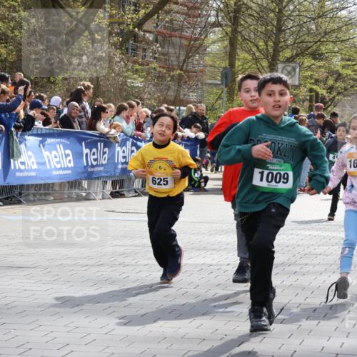 12.04.2026 - 45. Internationalen Wilhelmsburger Insellauf Strokosch-Dieckow http://msf.ph/oto/9489928 12.04.2026 14:35:14 Ziel 415, 1707, 846, 842, 1703, 156, 659, 873, 142, 522, 1009, 419, 80, 366, 574 meine-sportfotos.de