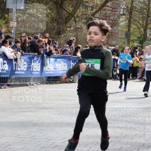 12.04.2026 - 45. Internationalen Wilhelmsburger Insellauf Strokosch-Dieckow http://msf.ph/oto/9489942 12.04.2026 14:35:10 Ziel 163, 166, 836, 869, 415, 1707, 846, 842, 1703, 156, 659, 873, 142, 522, 1009 meine-sportfotos.de