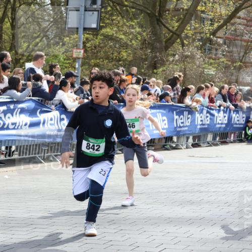 12.04.2026 - 45. Internationalen Wilhelmsburger Insellauf Strokosch-Dieckow http://msf.ph/oto/9489945 12.04.2026 14:35:10 Ziel 163, 166, 836, 869, 415, 1707, 846, 842, 1703, 156, 659, 873, 142, 522, 1009 meine-sportfotos.de