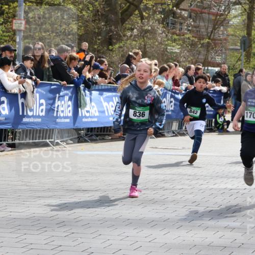 12.04.2026 - 45. Internationalen Wilhelmsburger Insellauf Strokosch-Dieckow http://msf.ph/oto/9489953 12.04.2026 14:35:08 Ziel 677, 69, 470, 1750, 163, 166, 836, 869, 415, 1707, 846, 842, 1703, 156, 659, 873, 142, 522 meine-sportfotos.de