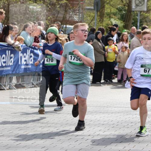 12.04.2026 - 45. Internationalen Wilhelmsburger Insellauf Strokosch-Dieckow http://msf.ph/oto/9489976 12.04.2026 14:35:02 Ziel 556, 840, 864, 288, 1725, 550, 527, 1721, 616, 816, 677, 69, 470, 1750, 163, 166, 836, 869 meine-sportfotos.de
