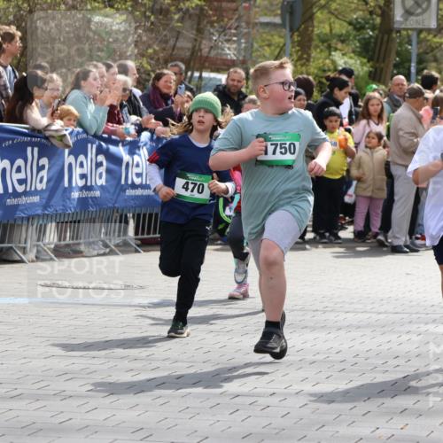 12.04.2026 - 45. Internationalen Wilhelmsburger Insellauf Strokosch-Dieckow http://msf.ph/oto/9489979 12.04.2026 14:35:02 Ziel 556, 840, 864, 288, 1725, 550, 527, 1721, 616, 816, 677, 69, 470, 1750, 163, 166, 836, 869 meine-sportfotos.de