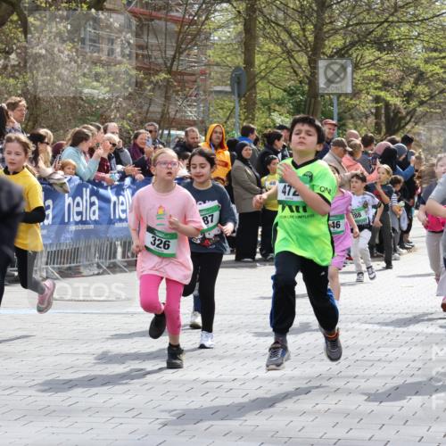 12.04.2026 - 45. Internationalen Wilhelmsburger Insellauf Strokosch-Dieckow http://msf.ph/oto/9490009 12.04.2026 14:34:52 Ziel 40, 303, 993, 519, 999, 622, 471, 356, 47, 1021, 485, 489, 1016, 122, 476, 472, 575, 287, 326, 464, 1706, 346, 1726, 556, 840, 864, 288, 1725, 550, 527 meine-sportfotos.de