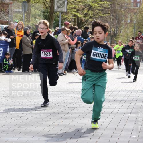 12.04.2026 - 45. Internationalen Wilhelmsburger Insellauf Strokosch-Dieckow http://msf.ph/oto/9490052 12.04.2026 14:34:42 Ziel 291, 144, 995, 590, 436, 110, 524, 660, 843, 815, 423, 16, 837, 311, 589, 808, 1720, 538, 40, 303, 993 meine-sportfotos.de