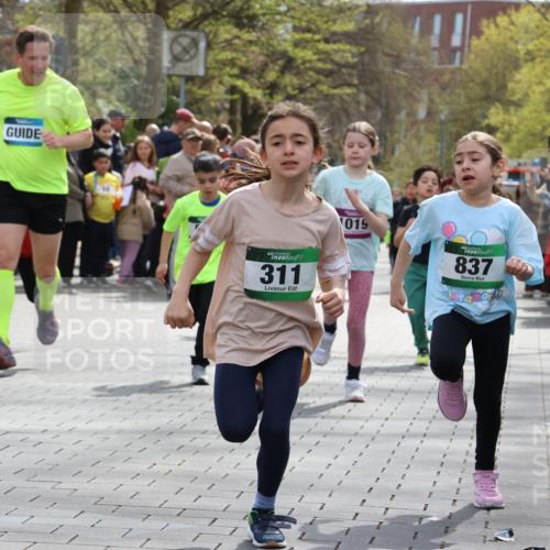 12.04.2026 - 45. Internationalen Wilhelmsburger Insellauf Strokosch-Dieckow http://msf.ph/oto/9490056 12.04.2026 14:34:40 Ziel 443, 291, 144, 995, 590, 436, 110, 524, 660, 843, 815, 423, 16, 837, 311, 589, 808, 1720, 538, 40, 303 meine-sportfotos.de