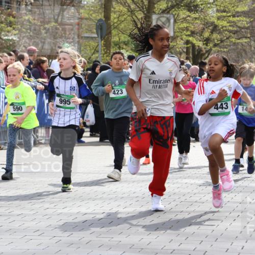 12.04.2026 - 45. Internationalen Wilhelmsburger Insellauf Strokosch-Dieckow http://msf.ph/oto/9490091 12.04.2026 14:34:35 Ziel 1712, 809, 27, 332, 305, 853, 28, 146, 841, 1076, 1711, 443, 291, 144, 995, 590, 436, 110, 524, 660, 843, 815, 423, 16, 837, 311 meine-sportfotos.de