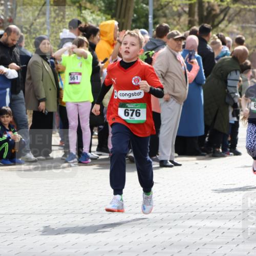 12.04.2026 - 45. Internationalen Wilhelmsburger Insellauf Strokosch-Dieckow http://msf.ph/oto/9490214 12.04.2026 14:34:07 Ziel 1065, 89, 5, 59, 676, 294, 870, 39, 649, 552 meine-sportfotos.de