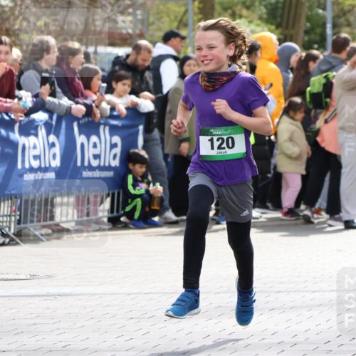 12.04.2026 - 45. Internationalen Wilhelmsburger Insellauf Strokosch-Dieckow http://msf.ph/oto/9490234 12.04.2026 14:33:57 Ziel 1704, 669, 290, 120, 1065, 89, 5, 59 meine-sportfotos.de