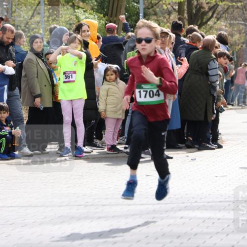 12.04.2026 - 45. Internationalen Wilhelmsburger Insellauf Strokosch-Dieckow http://msf.ph/oto/9490257 12.04.2026 14:33:51 Ziel 1716, 1704, 669, 290, 120 meine-sportfotos.de