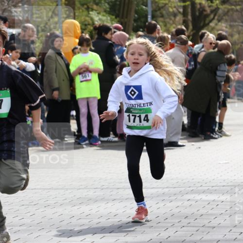 12.04.2026 - 45. Internationalen Wilhelmsburger Insellauf Strokosch-Dieckow http://msf.ph/oto/9490273 12.04.2026 14:33:43 Ziel 72, 671, 457, 1714, 1716 meine-sportfotos.de