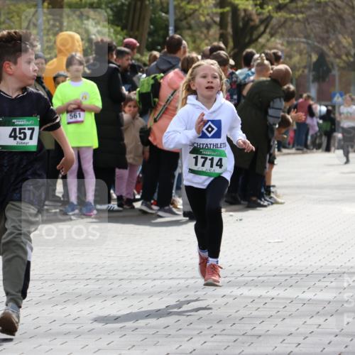 12.04.2026 - 45. Internationalen Wilhelmsburger Insellauf Strokosch-Dieckow http://msf.ph/oto/9490279 12.04.2026 14:33:42 Ziel 610, 72, 671, 457, 1714 meine-sportfotos.de