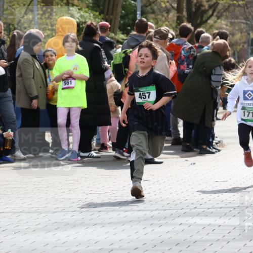12.04.2026 - 45. Internationalen Wilhelmsburger Insellauf Strokosch-Dieckow http://msf.ph/oto/9490282 12.04.2026 14:33:41 Ziel 610, 72, 671, 457, 1714 meine-sportfotos.de
