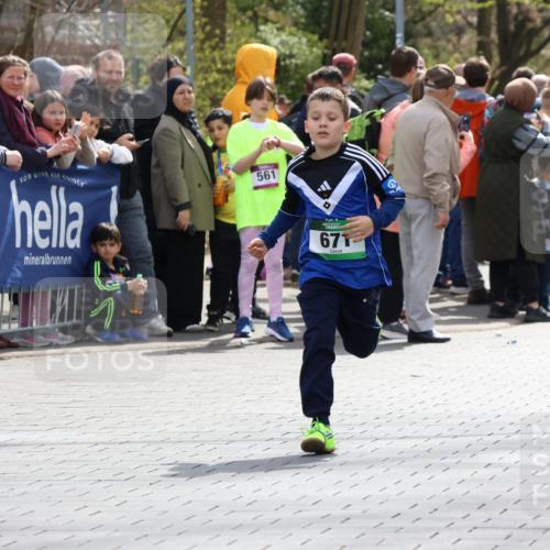 12.04.2026 - 45. Internationalen Wilhelmsburger Insellauf Strokosch-Dieckow http://msf.ph/oto/9490289 12.04.2026 14:33:38 Ziel 610, 72, 671, 457, 1714 meine-sportfotos.de