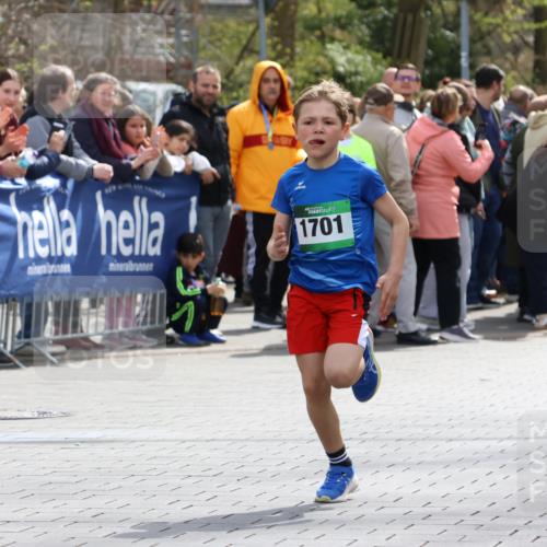 12.04.2026 - 45. Internationalen Wilhelmsburger Insellauf Strokosch-Dieckow http://msf.ph/oto/9490316 12.04.2026 14:33:15 Ziel 1701 meine-sportfotos.de